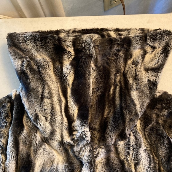 Tahari Black and Gray Faux Fur Vest - Picture 9 of 10